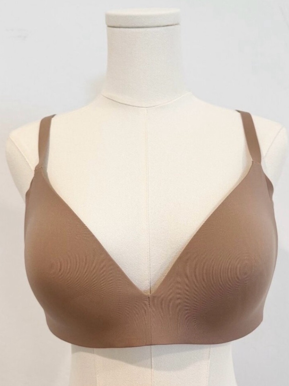 Lululemon Take Shape Wireless Lift Adjustable Bra Everyday Foam Padded Cups 38B